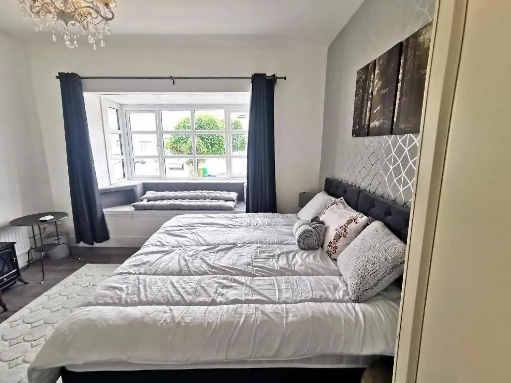 City Centre Room, Wifi, Share Facility Swansea Homestay