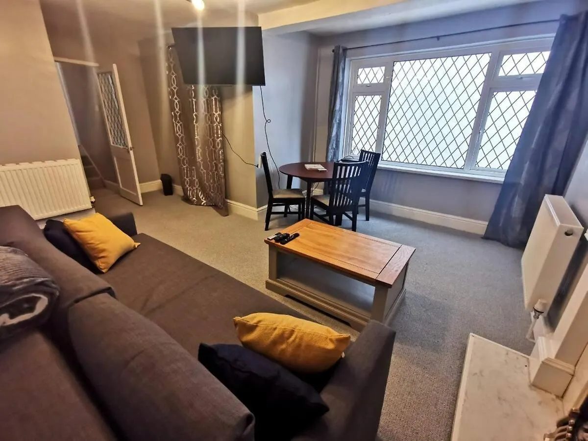 Homestay City Centre Room, Wifi, Share Facility Swansea