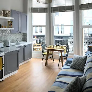Striking Seaside One Bed Balcony Flat In , Brighton United Kingdom